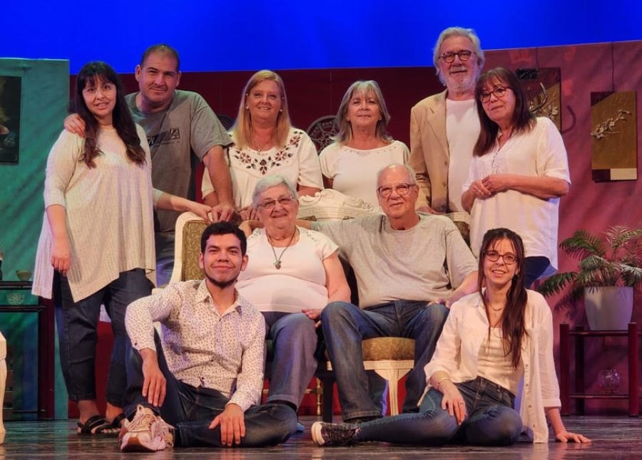 El grupo que da vida a esta comedia que pinta para convertirse en &eacute;xito.