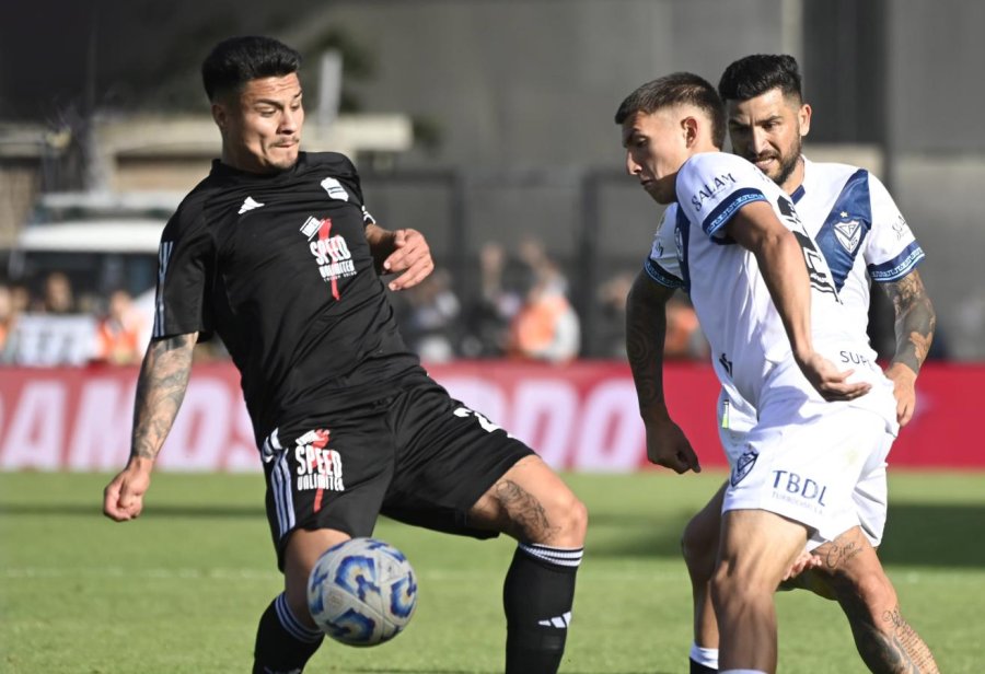 V&Eacute;LEZ IGUAL&Oacute; 1-1 CON RIESTRA