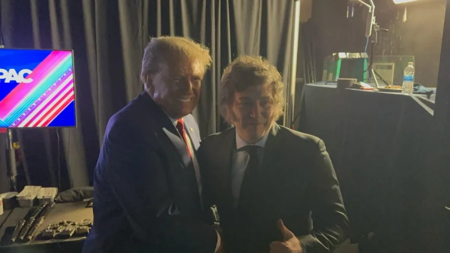 Trump y Milei, cuando se hab&iacute;an encontrado el 24 de febrero en Washington.