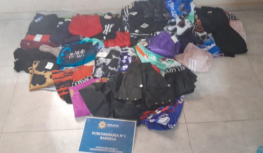 La indumentaria recuperada por la Polic&iacute;a con colaboraci&oacute;n del Centro de Monitoreo.