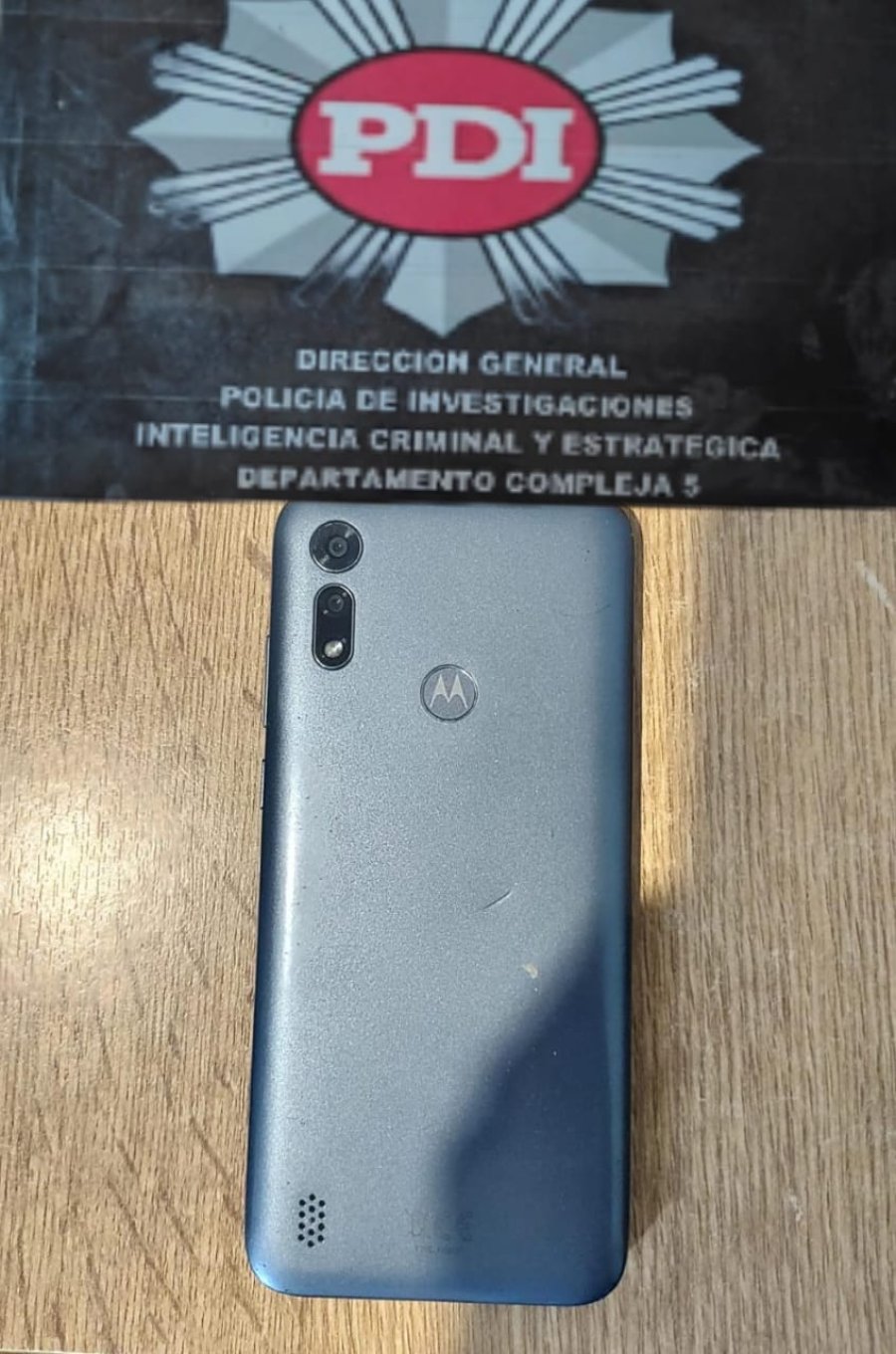 El tel&eacute;fono celular marca Motorola perdido y hallado un a&ntilde;o despu&eacute;s.