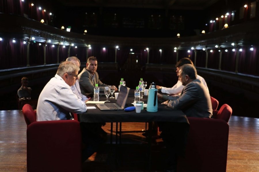 PIZARRA. La mesa conformada por los representantes de la exportaci&oacute;n, la Oferta y los Corredores, sesionaron en El Tr&eacute;bol.