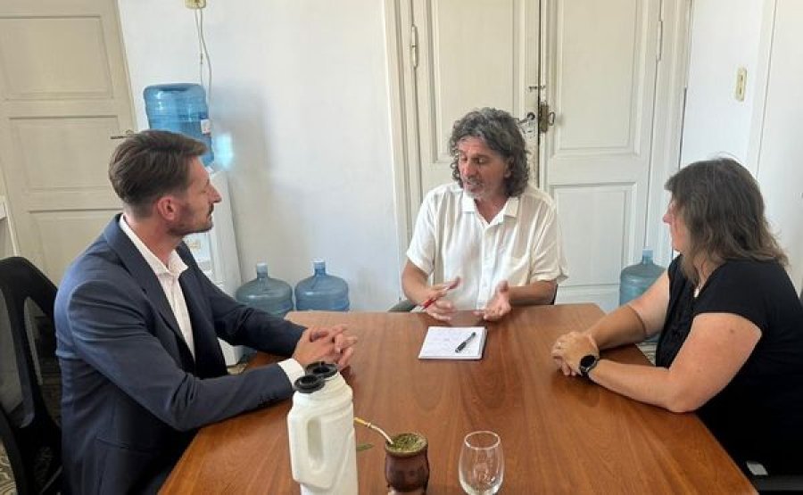 Gonzalo Aira, Leonardo Mart&iacute;nez y Gabriela Paniggi .durante el encuentro.