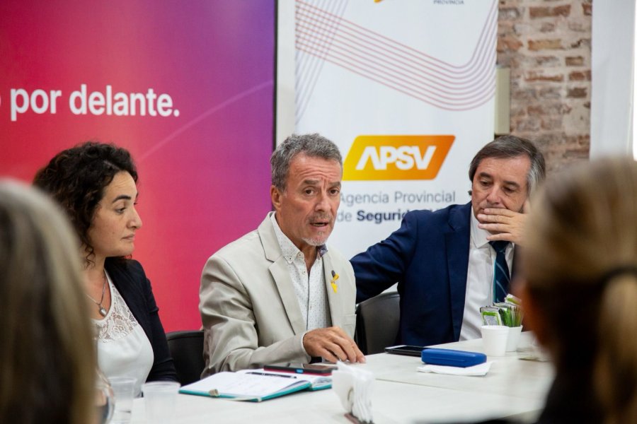 ACUERDOS. Los representantes de Santa Fe, C&oacute;rdoba y Entre R&iacute;os durante la reuni&oacute;n de la Mesa de Seguridad Vial de la Regi&oacute;n Centro.