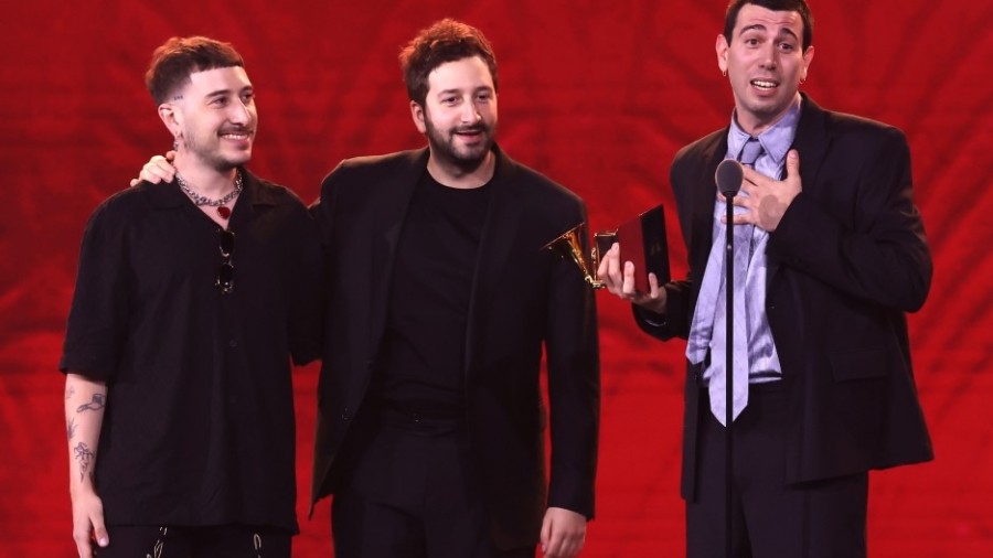 A la izquierda, Guille Salort junto a Nico Cotton y Mateo Sujatovich.
