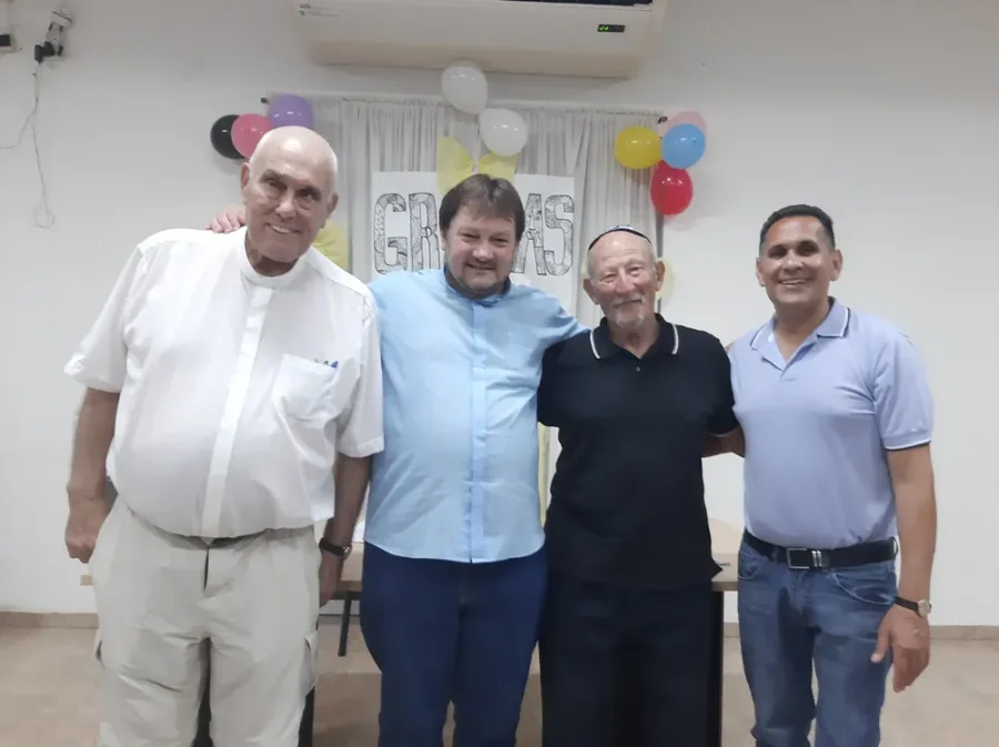 padres Jos&eacute; Mar&iacute;a Stucky, Claudio Badino,Luis Liebenbuk y Marcelo Lind, durante la ceremonia.