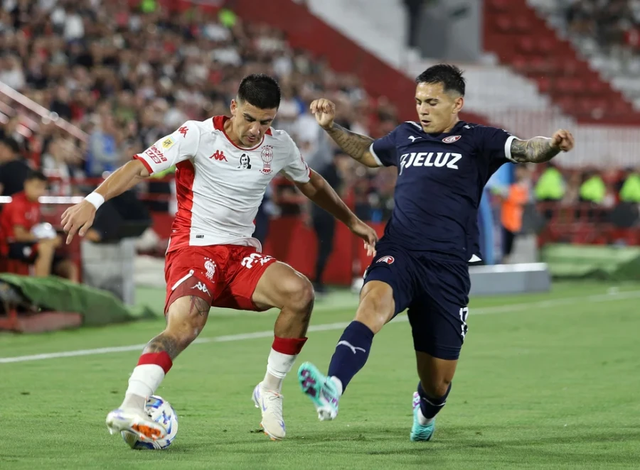 NEGOCIO PARA VELEZ. El Globo no pudo en Tucum&aacute;n.