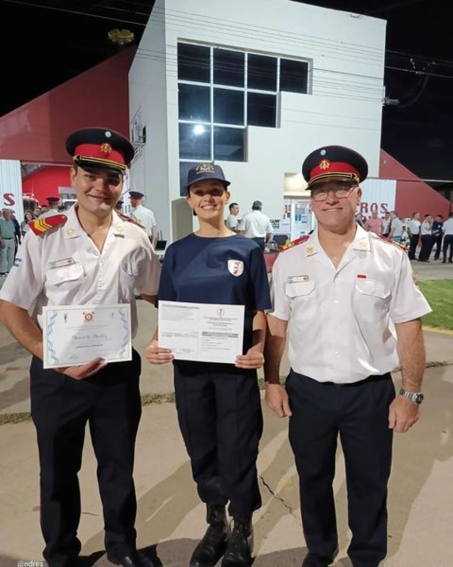 Los fronterenses durante su graduaci&oacute;n.