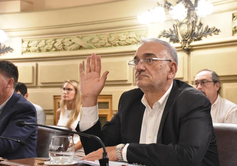 El legislador por nuestro Departamento en su banca.