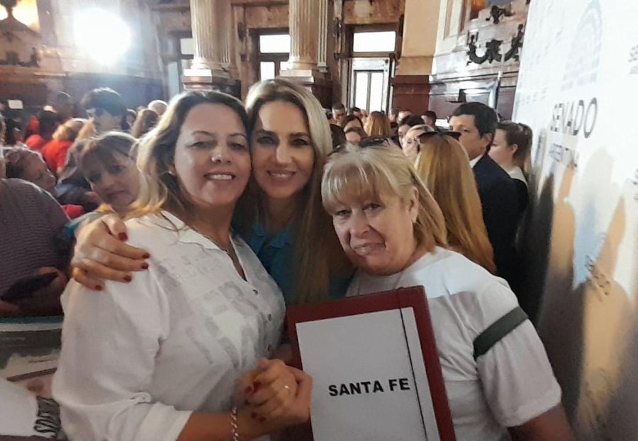 EN EL CONGRESO. La senadora Carolina Losada (JxC), recibi&oacute; una carpeta con el caso de &ldquo;Emanuel S.&rdquo;, entregada por su madre.