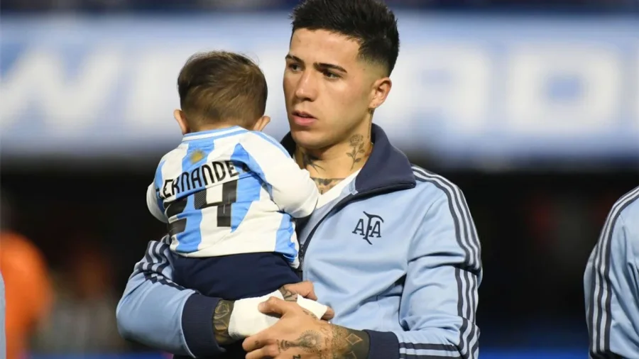 Sorpresa: aseguran que Enzo Fern&aacute;ndez sale con una conocida cantante
