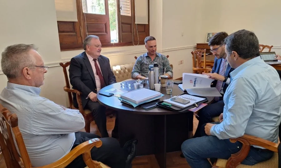 Marcelo M&aacute;ntaras, Felipe Michlig, Lisandro Enrico, Maximiliano Pullaro y Marcelo Gonz&aacute;lez durante el encuentro.