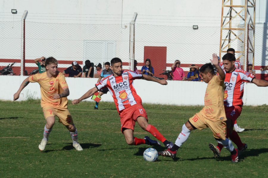 LOS PRIMEROS 90. Se juegan este domingo en Los Nogales.