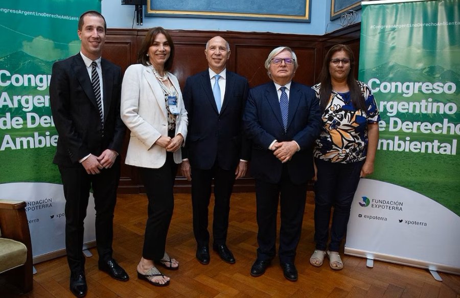 Pablo Lorenzetti, Sheila Abed, Ricardo Lorenzetti, Antonio Herman Benjamin y Claudia Leguizam&oacute;n.