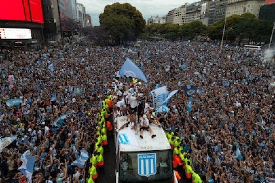 MULTITUD. Acompa&ntilde;&oacute; en la caravana.