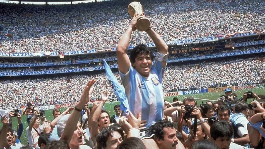 A cuatro a&ntilde;os de la muerte de Maradona.