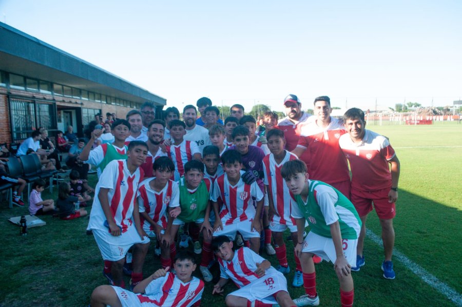 INOLVIDABLE. La categor&iacute;a 2012 de Uni&oacute;n de Santa Fe disfrut&oacute; el encuentro.