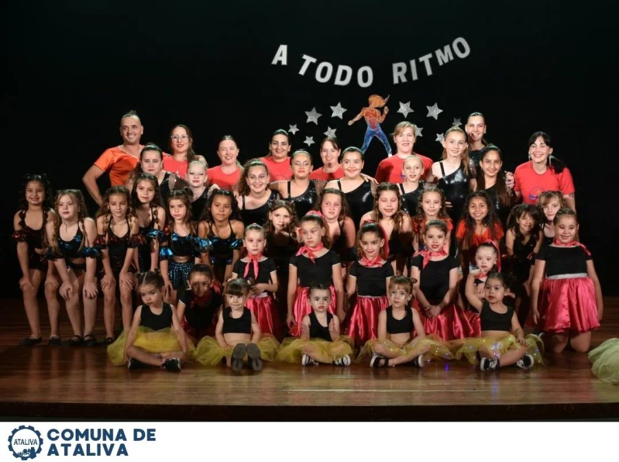 El grupo que se luci&oacute; con sus brillantes coreograf&iacute;as.