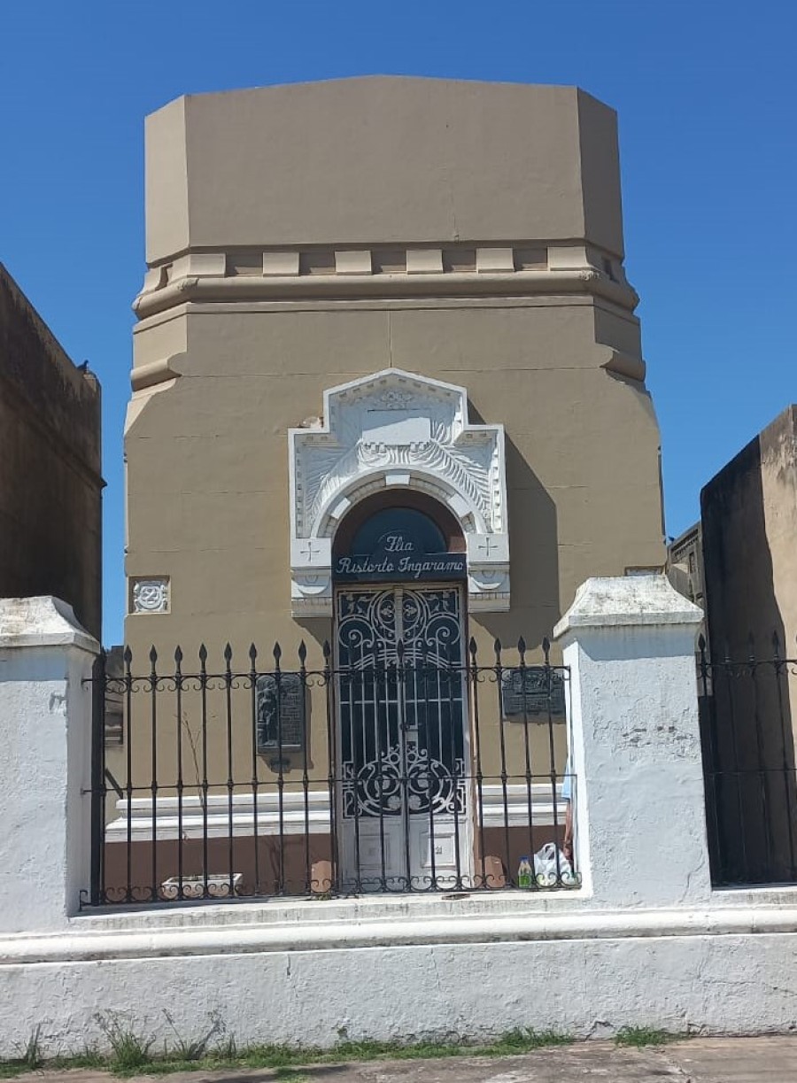 En el cementerio de Sunchales: pante&oacute;n monumental familia Ristorto-Ingaramo