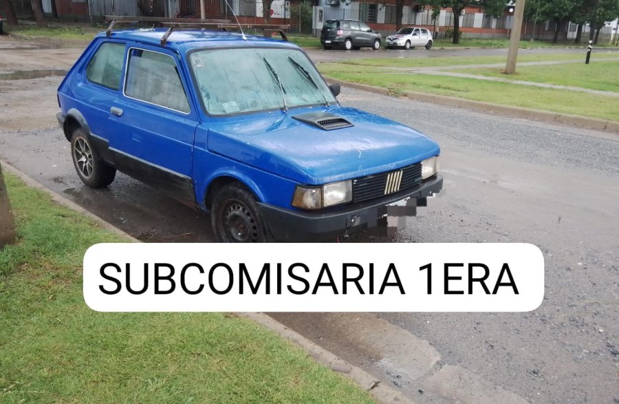 El auto Fiat 147 utilizado para la balacera y luego secuestrado por orden de la Fiscal&iacute;a.