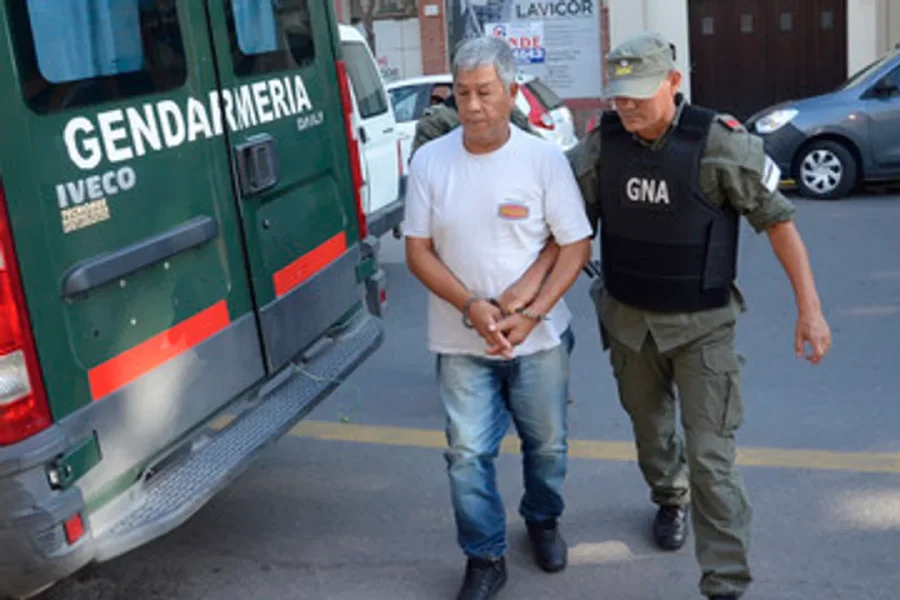 Efectivos de Gendarmer&iacute;a Nacional trasladaron al acusado hasta la sede de la Polic&iacute;a Federal en Salta.