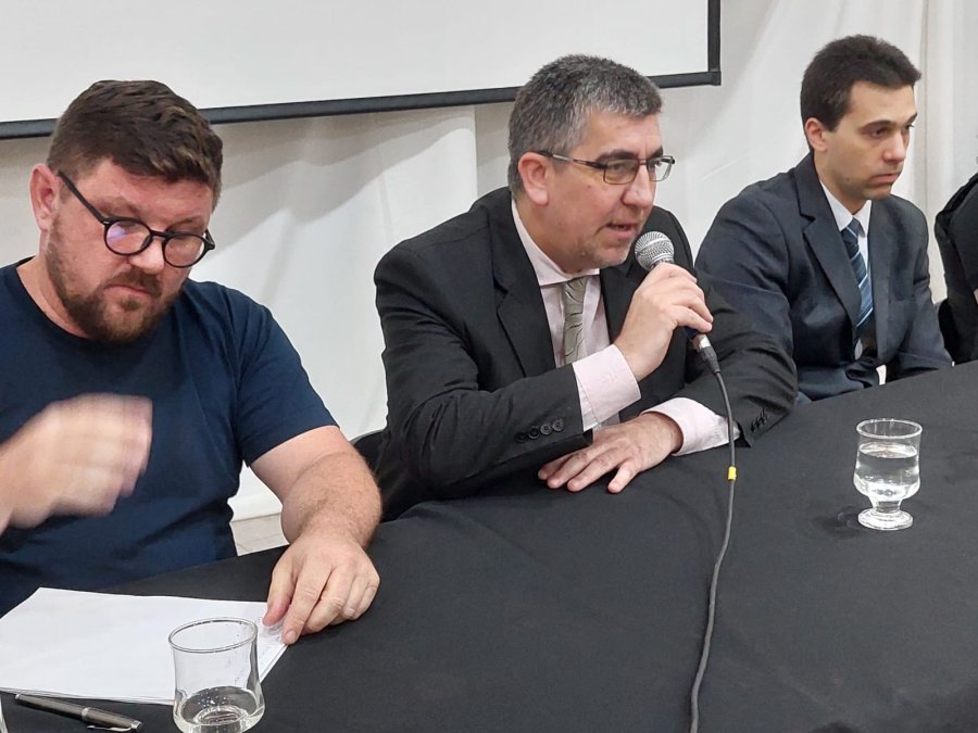 El fiscal Regional Carlos Vottero estuvo acompa&ntilde;ado por el intendente de Sunchales, Pablo Pinotti; y autoridades judiciales y policiales.