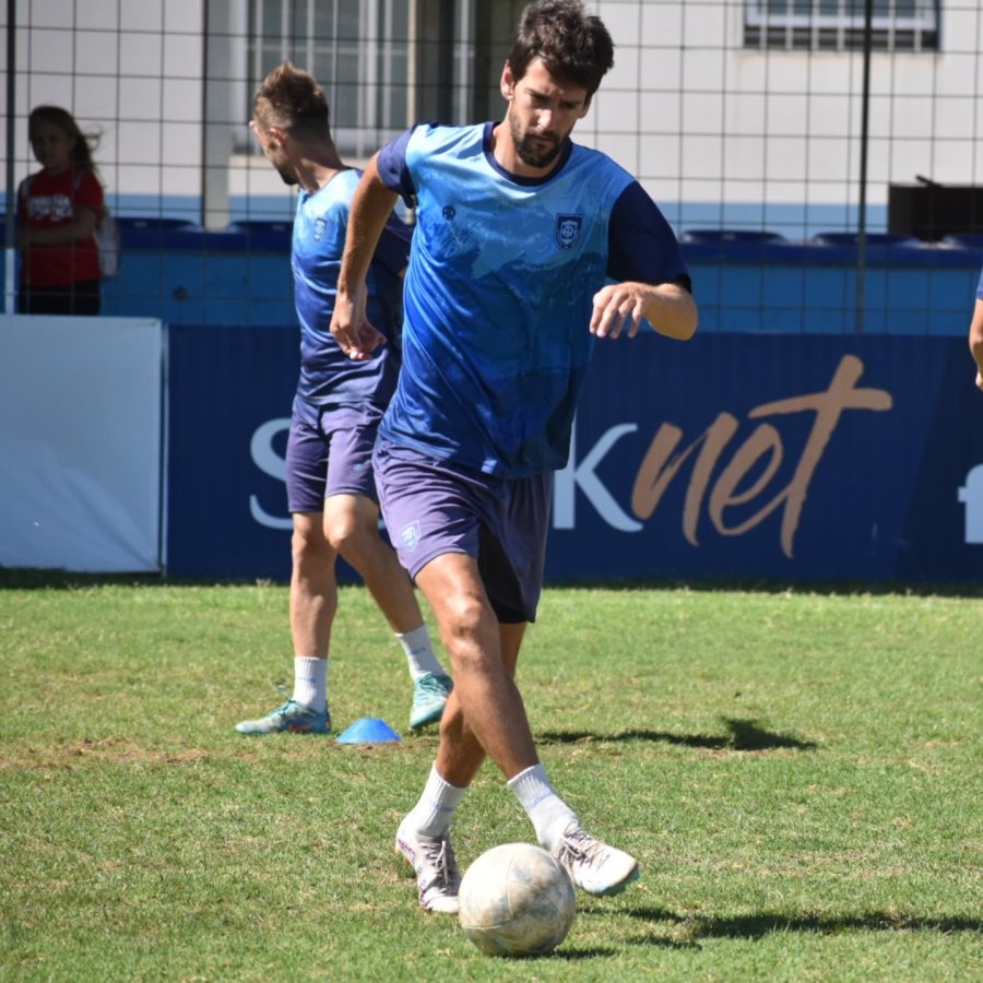 LUCAS ALBERTENGO. "Son d&iacute;as dif&iacute;ciles, todav&iacute;a tratando de asimilar lo que fue un golpe duro para nosotros, para todo Atl&eacute;tico".