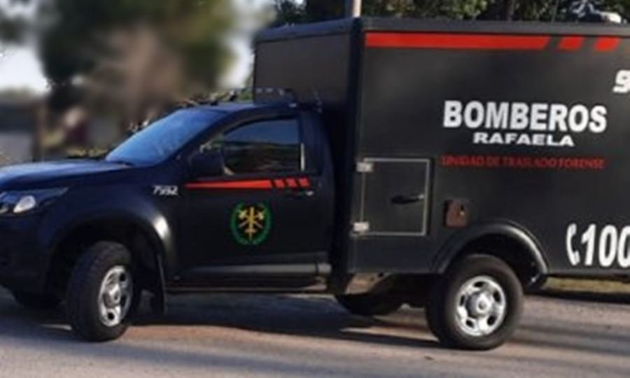 MORGUERA. Personal de Bomberos Zapadores de Rafaela debi&oacute; acudir al lugar a trasladar el cuerpo del difunto.