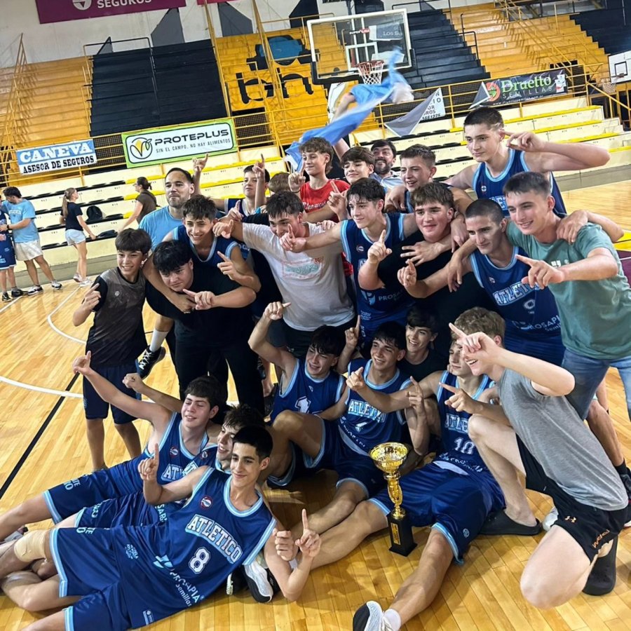 FESTEJOS. Los juveniles celestes ganaron el t&iacute;tulo en el Hogar de los Tigres.