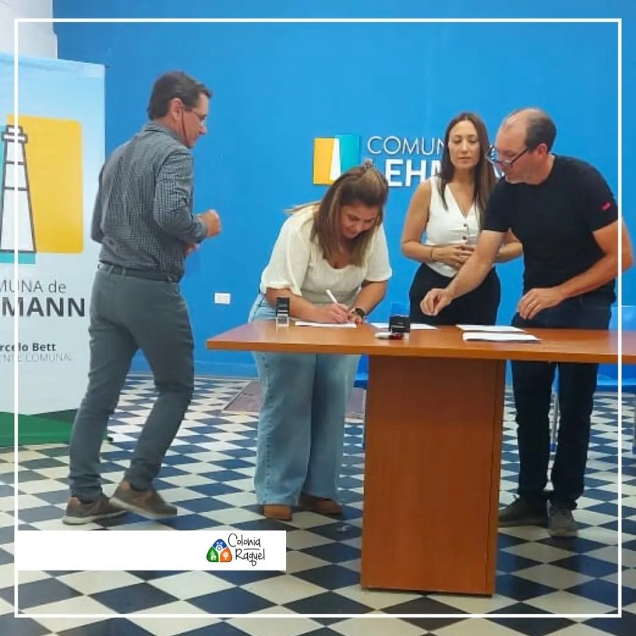 El momento en que se firm&oacute; el convenio.