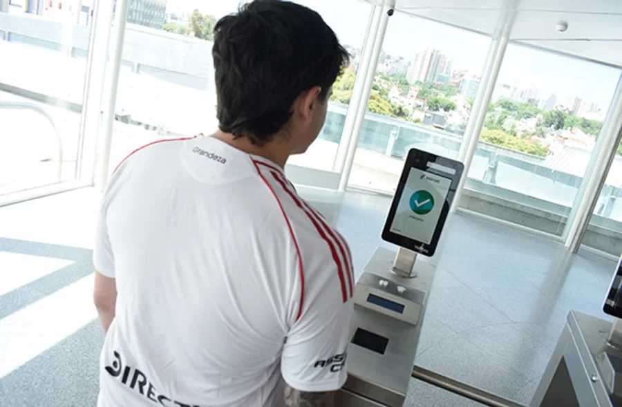 El FaceID, la nueva medida de ingreso al estadio Monumental.