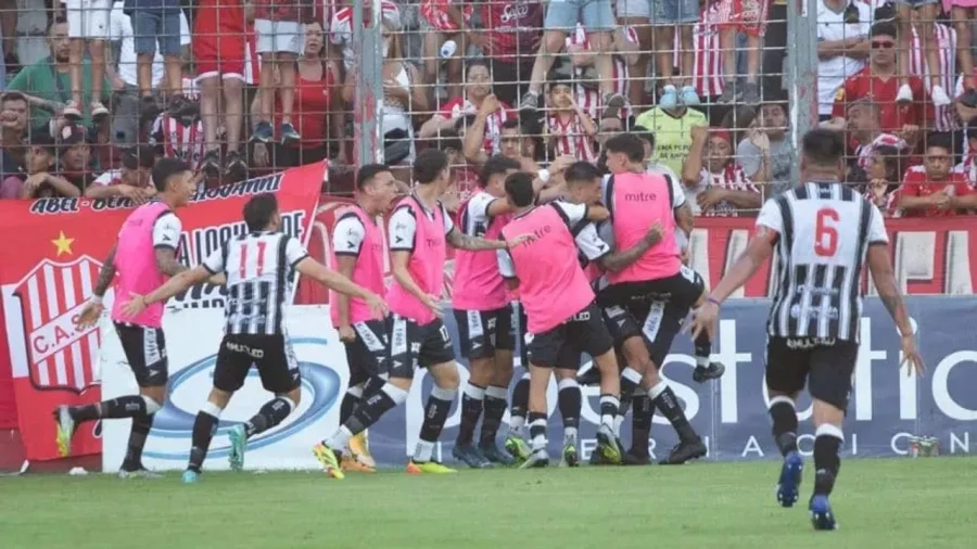 San Mart&iacute;n de Tucum&aacute;n perdi&oacute; con Gimnasia de Mendoza y se qued&oacute; sin chances de ascender.