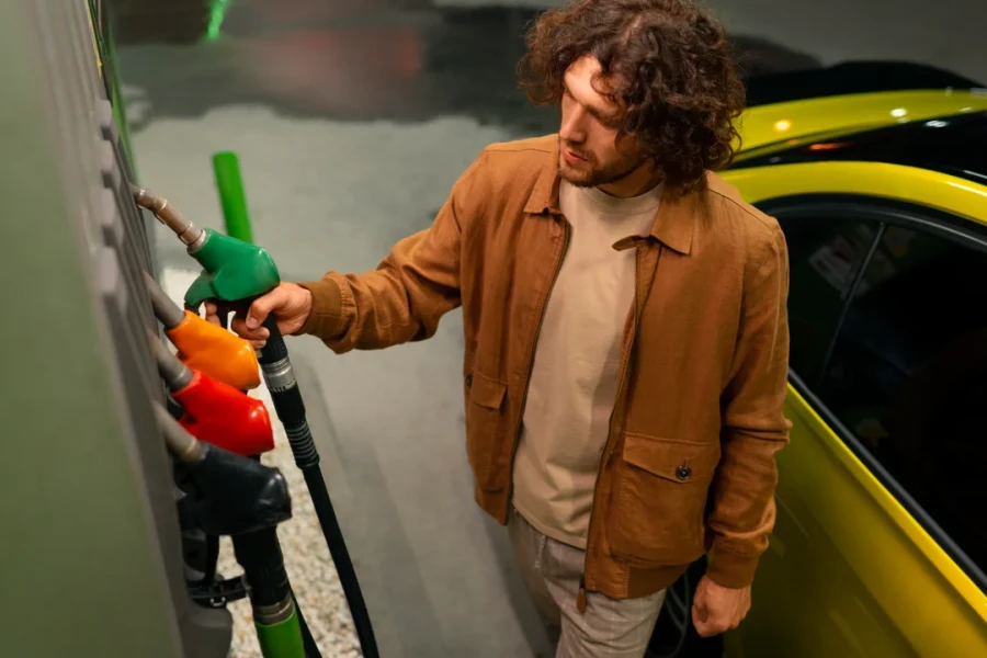 Nueva normativa para permitir el autodespacho de combustible en estaciones de servicio.