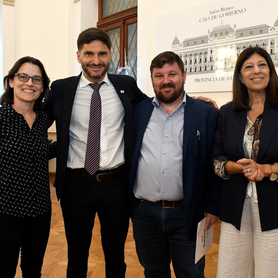 Eugenia Gamero, Maximiliano Pullaro. Pablo Pinotti y Clara Garc&iacute;a durante la ceremonia.