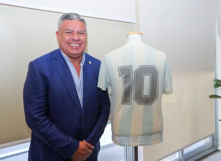 EXPUESTO. Hubo muchas cr&iacute;ticas a "Chiqui" Tapia por los bajos premios en el f&uacute;tbol argentino.
