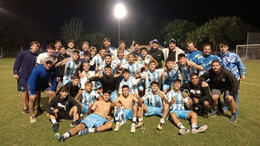 CAMPEONES. La reserva de la Crema festej&oacute; en la final.
