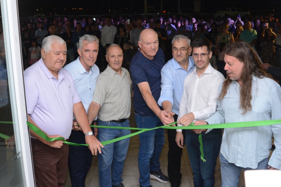 Guillermo Moser, Enrique Ruppen, Alcides Calvo, Leo Viotti y Sebasti&aacute;n Beccar&iacute;a entre otros en el corte de cintas.