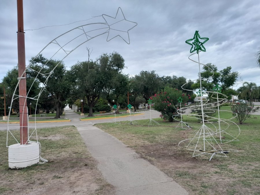Algunos de los ornamentos ya ubicados en el paseo p&uacute;blico.