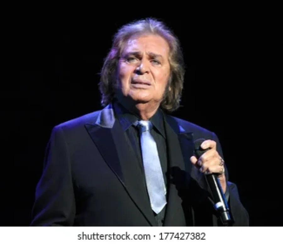 Engelbert Humperdinck, c&eacute;lebre int&eacute;rprete que goz&oacute; de inmensa popularidad en todo el orbe.