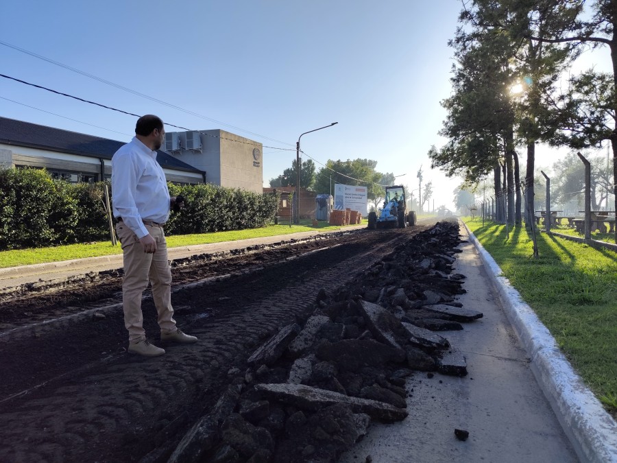 CALLE ORTIZ. Jos&eacute; Barbero supervisando el inicio de los trabajos.