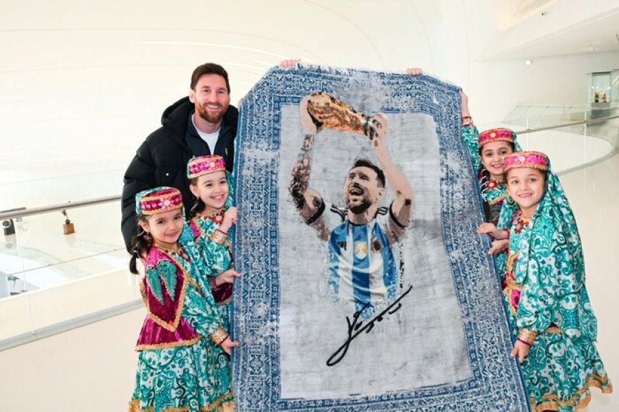 Messi est&aacute; de gira por Azerbaiy&aacute;n.