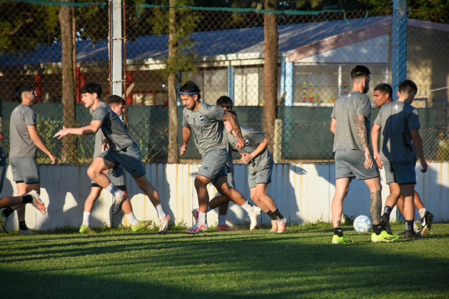DEFINIENDO EL EQUIPO. La BH disputa el primer play off del Regional Amateur 2024/25.