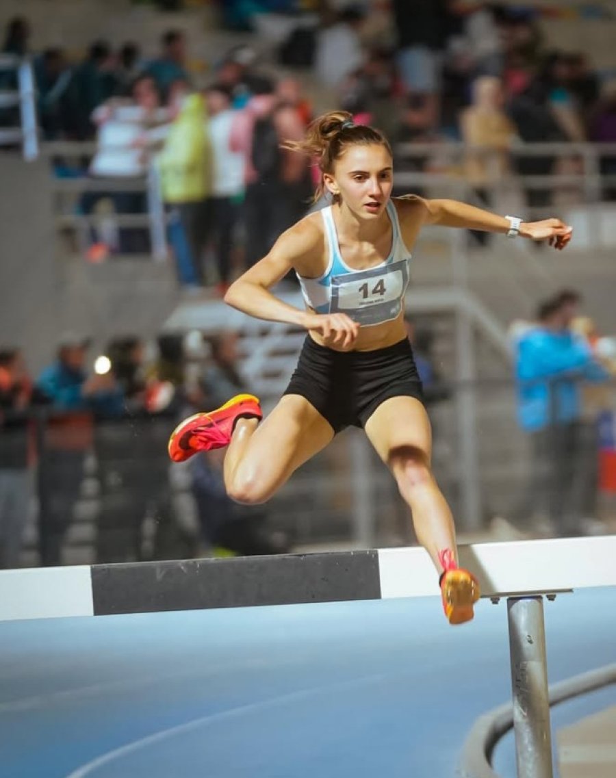 EN CARRERA. La rafaelina durante la competencia de 2.000 metros con obstáculos.