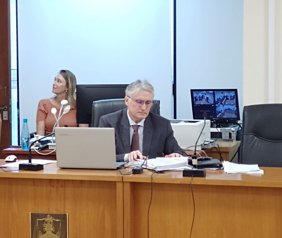 M&Uacute;LTIPLES IMPUTADOS. Presidi&oacute; la audiencia el juez Sergio Alvira. De la audiencia participaron 9 abogados: cuatro querellantes, el Fiscal y cuatro defensores.