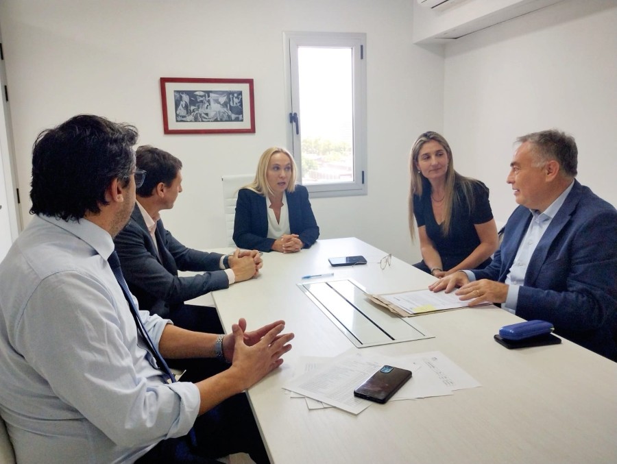 Imagen de la reuni&oacute;n en la que se suscribi&oacute; el convenio entre el MPA y Telecom.