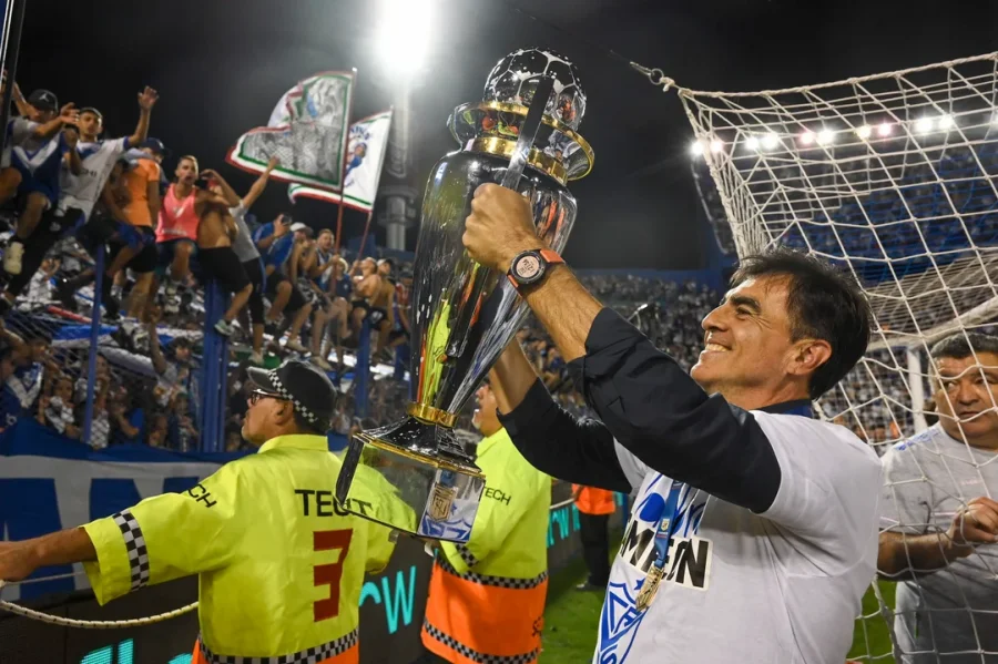 Gustaco Quinteros, t&eacute;cnico del Velez Campe&oacute;n.