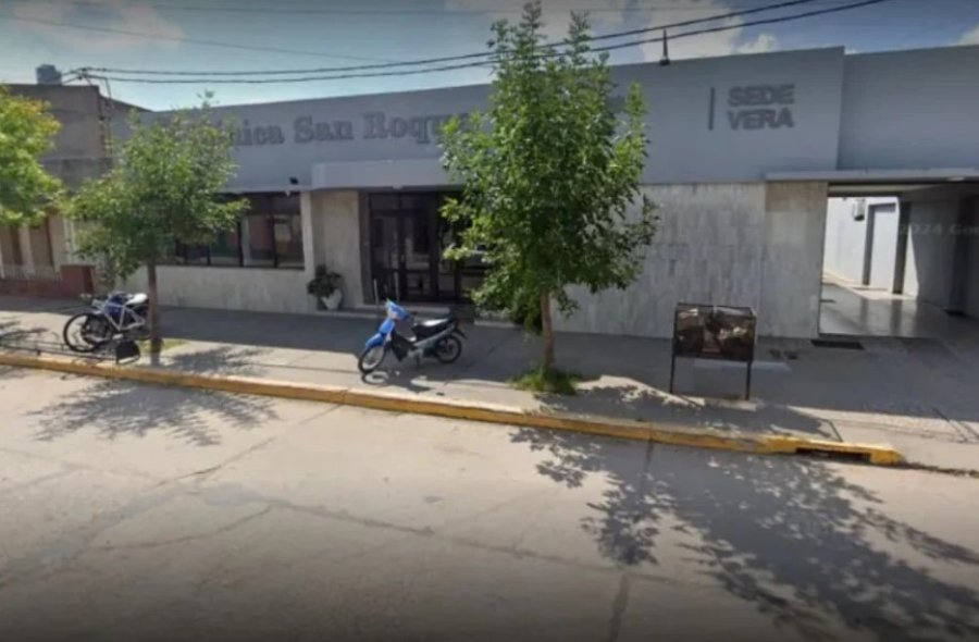 La Cl&iacute;nica San Roque de Vera, donde lleg&oacute; la mujer que hab&iacute;a dado a luz con su beb&eacute; en brazos y sin vida
