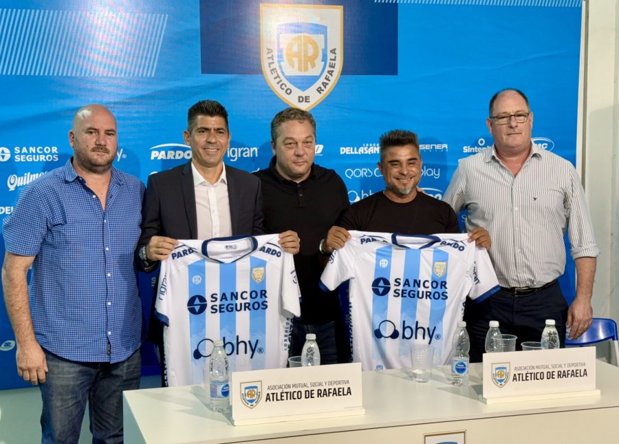 EN EL MONUMENTAL. Los dirigentes de Atl&eacute;tico junto a Federico Dom&iacute;nguez y Fabricio S&aacute;nchez Varela, los encargados de la nueva Secretar&iacute;a T&eacute;cnica de la Crema.