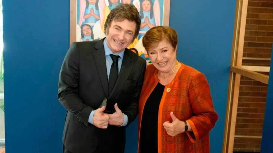 &iquest;EN SINTON&Iacute;A? El presidente Javier Milei y Kristalina Georgieva, titular del FMI.