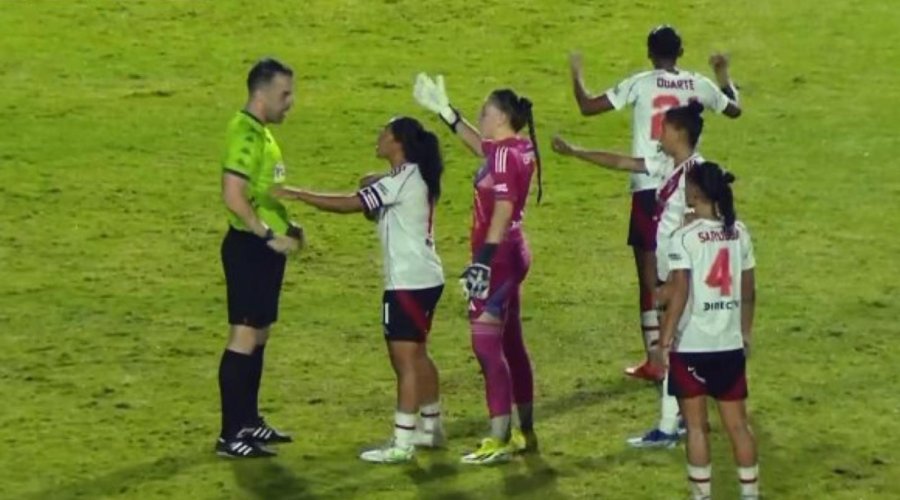 River empat&oacute; sus tres partidos de la Ladies Cup.